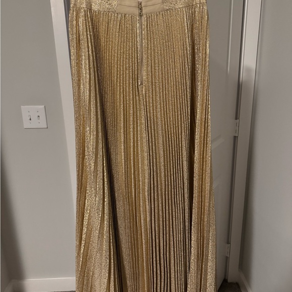 Alice + Olivia pleated gold maxi skirt size 6 - Picture 2 of 3